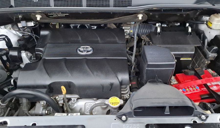 Toyota Sienna 3.5 CE AT Minivan 2015