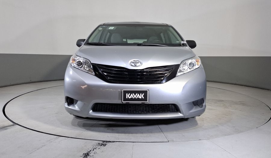 Toyota Sienna 3.5 CE AT Minivan 2015