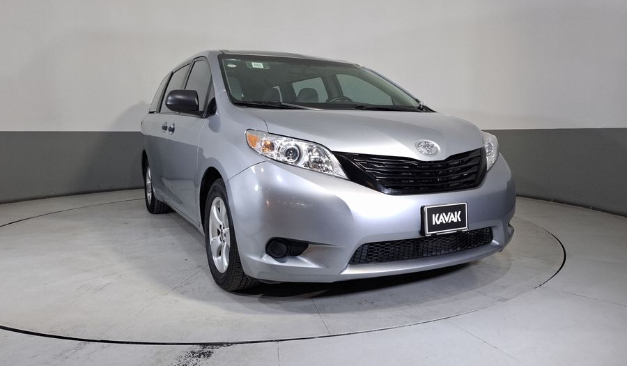 Toyota Sienna 3.5 CE AT Minivan 2015