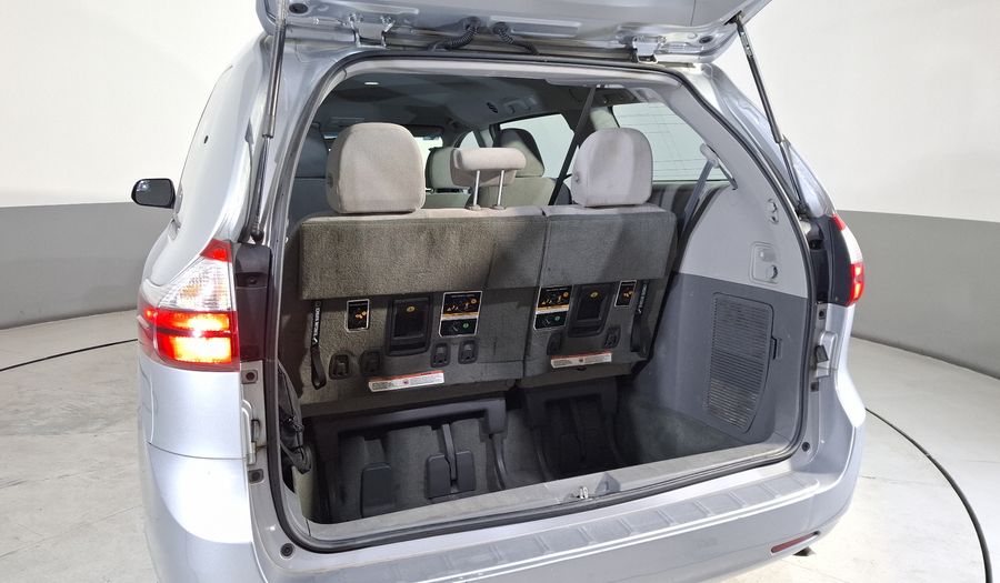 Toyota Sienna 3.5 CE AT Minivan 2015