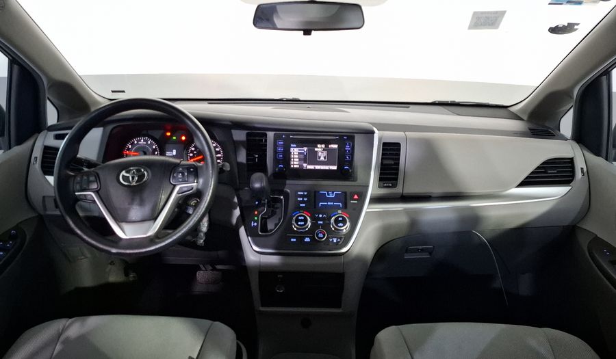 Toyota Sienna 3.5 CE AT Minivan 2015