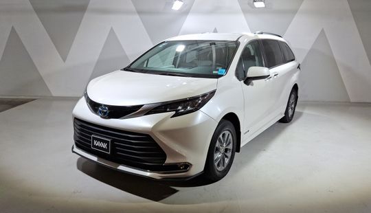 Toyota • Sienna