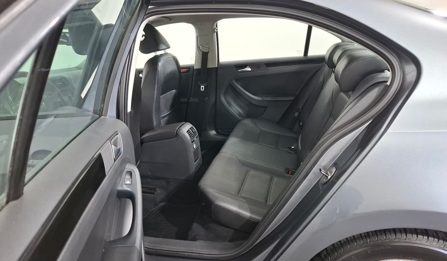 Volkswagen Vento 2.5 LUXURY TIPTRONIC Sedan 2013