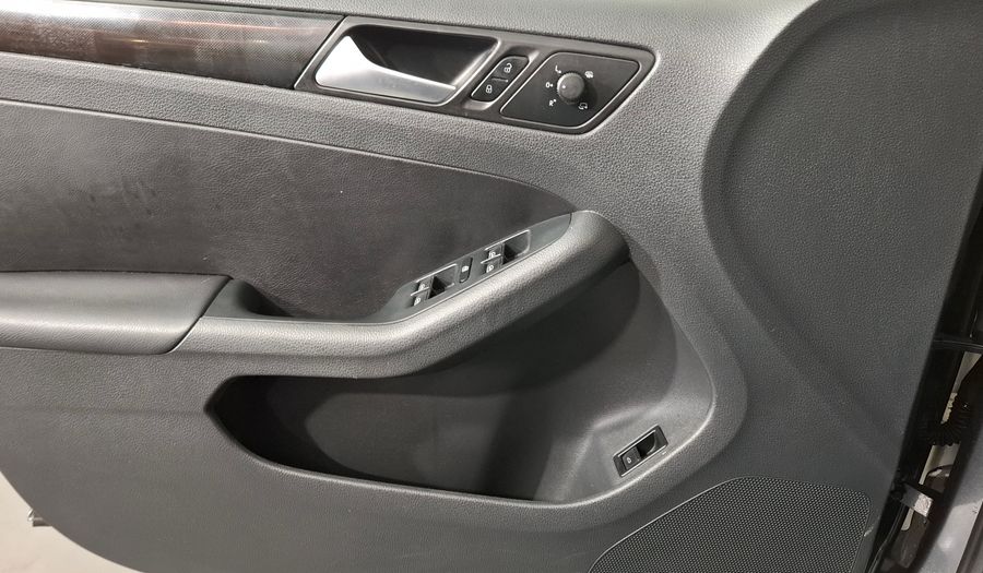 Volkswagen Vento 2.5 LUXURY TIPTRONIC Sedan 2013