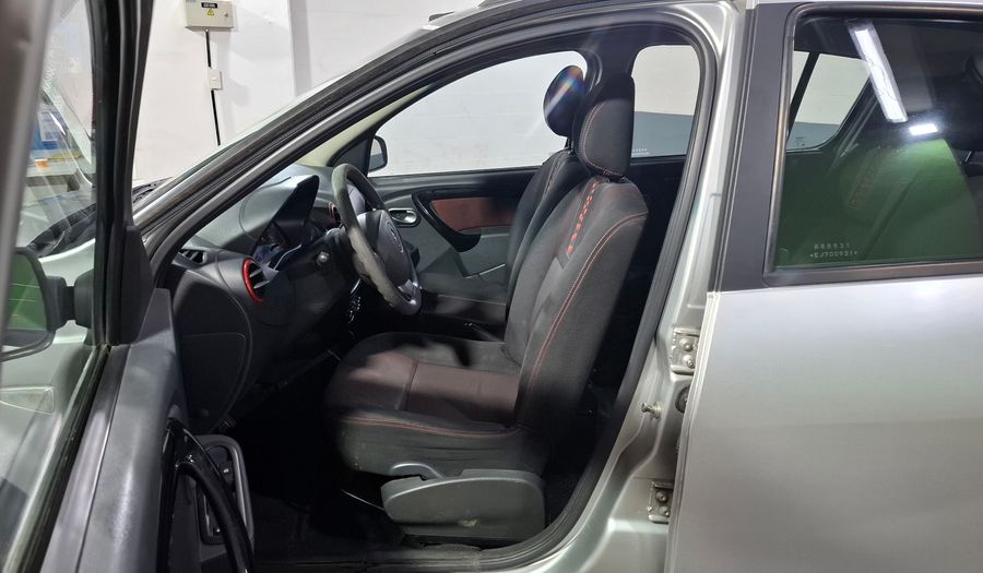 Renault Sandero Stepway 1.6 STEPWAY PRIVILEGE NAV Hatchback 2013