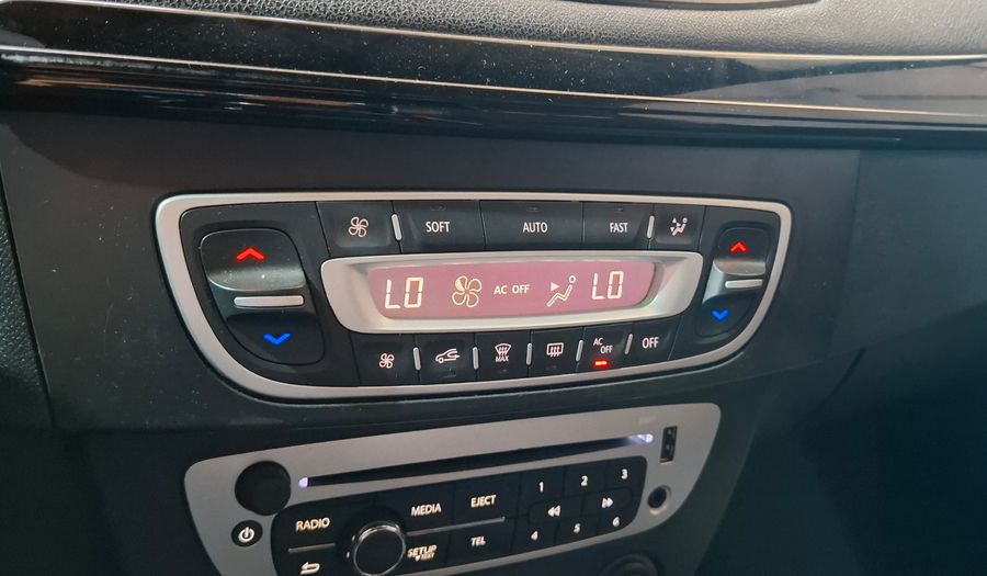 Renault Megane 2.0 MEGANE III LUXE Hatchback 2013