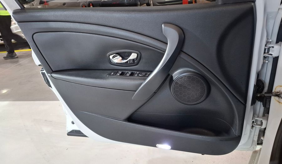 Renault Megane 2.0 MEGANE III LUXE Hatchback 2013