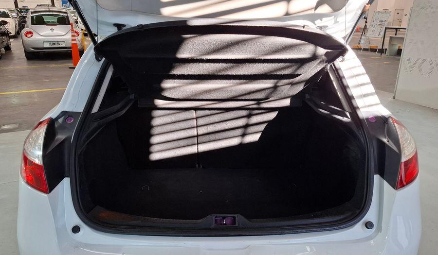 Renault Megane 2.0 MEGANE III LUXE Hatchback 2013