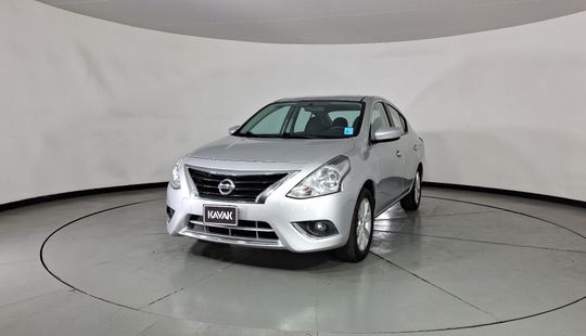 Nissan • Versa