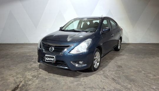 Nissan • Versa