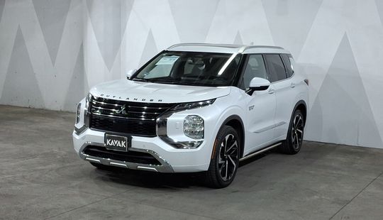 Mitsubishi • Outlander