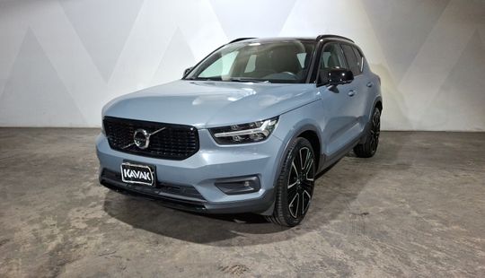 Volvo • XC40