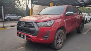 Toyota • Hilux