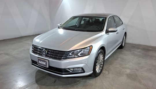 Volkswagen • Passat