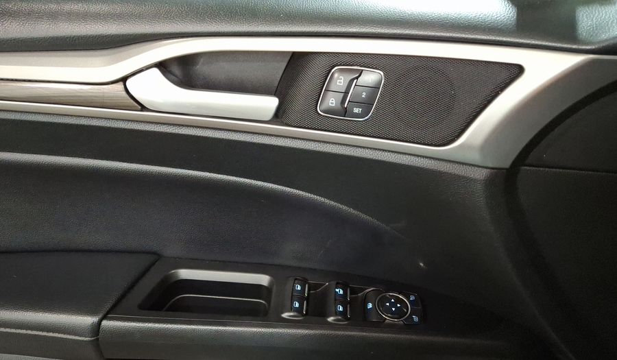 Ford Fusion 2.0 GTDI SE LUXURY PLUS NAV AT Sedan 2017
