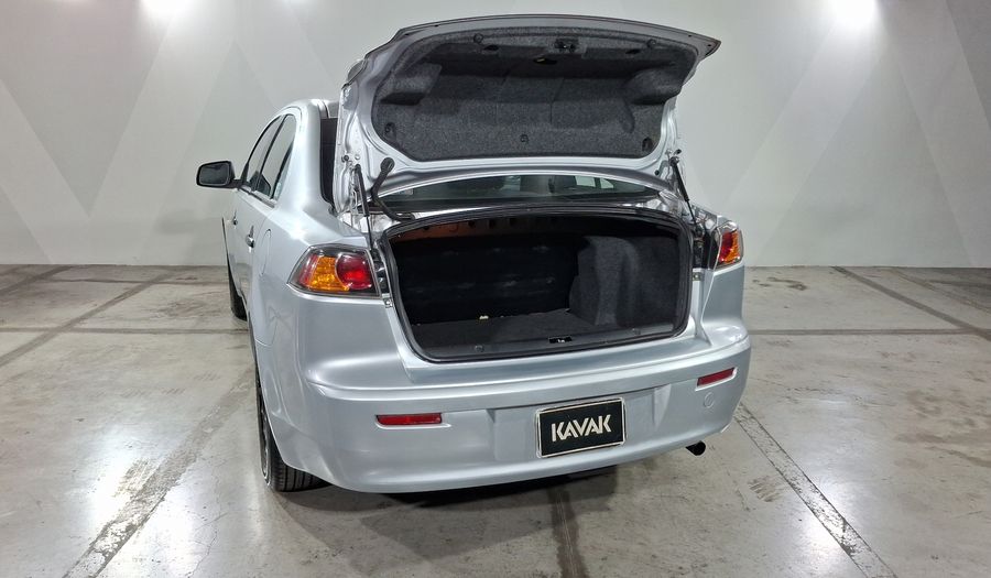 Mitsubishi Lancer 2.0 DE ABS & AC Sedan 2014