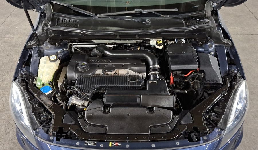 Volvo V40 2.0 R-DESIGN Hatchback 2014