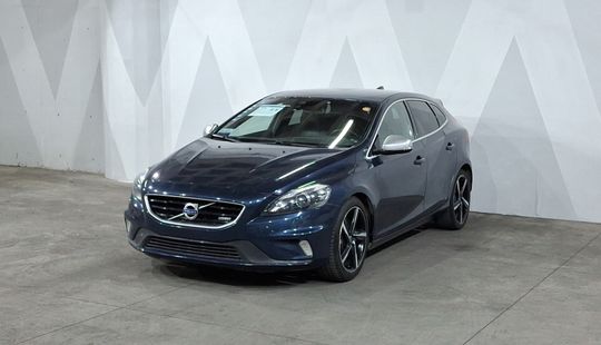 Volvo • V40