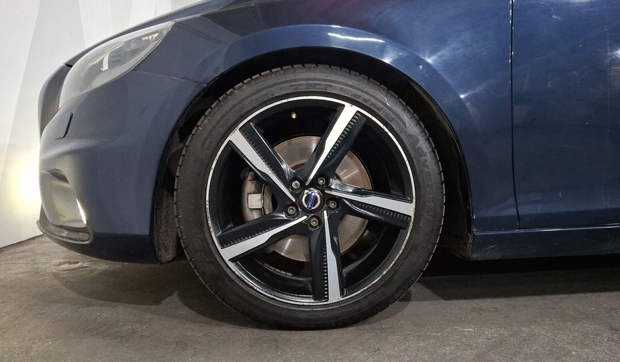 Volvo V40 2.0 R-DESIGN Hatchback 2014