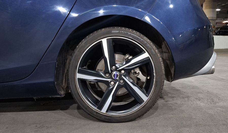 Volvo V40 2.0 R-DESIGN Hatchback 2014