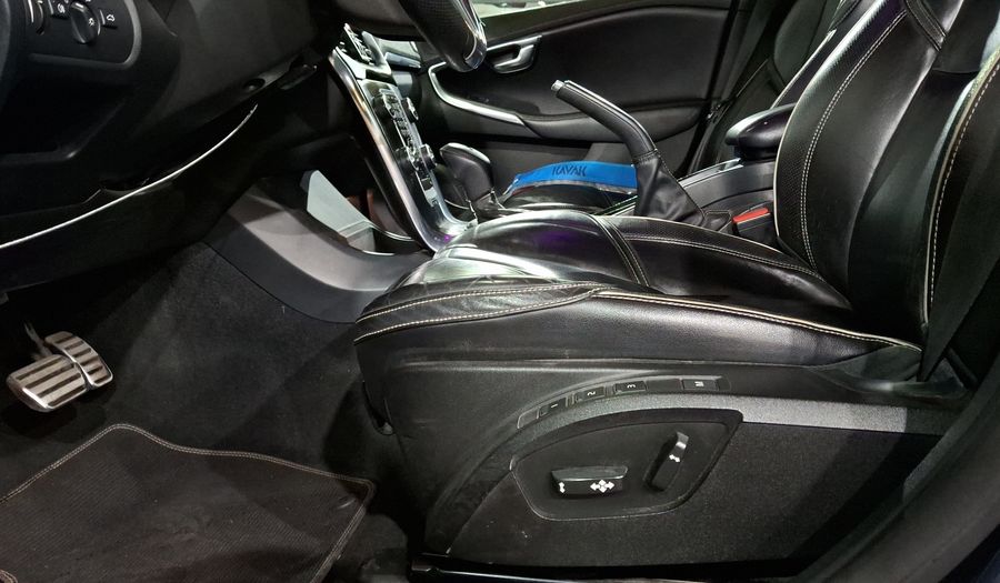 Volvo V40 2.0 R-DESIGN Hatchback 2014