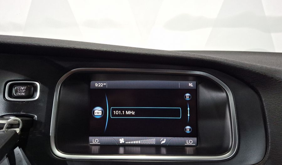 Volvo V40 2.0 R-DESIGN Hatchback 2014