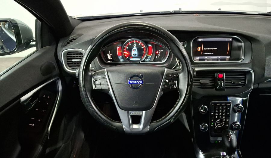 Volvo V40 2.0 R-DESIGN Hatchback 2014