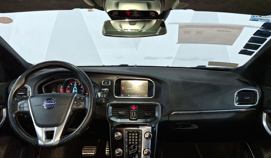 Volvo V40 2.0 R-DESIGN Hatchback 2014