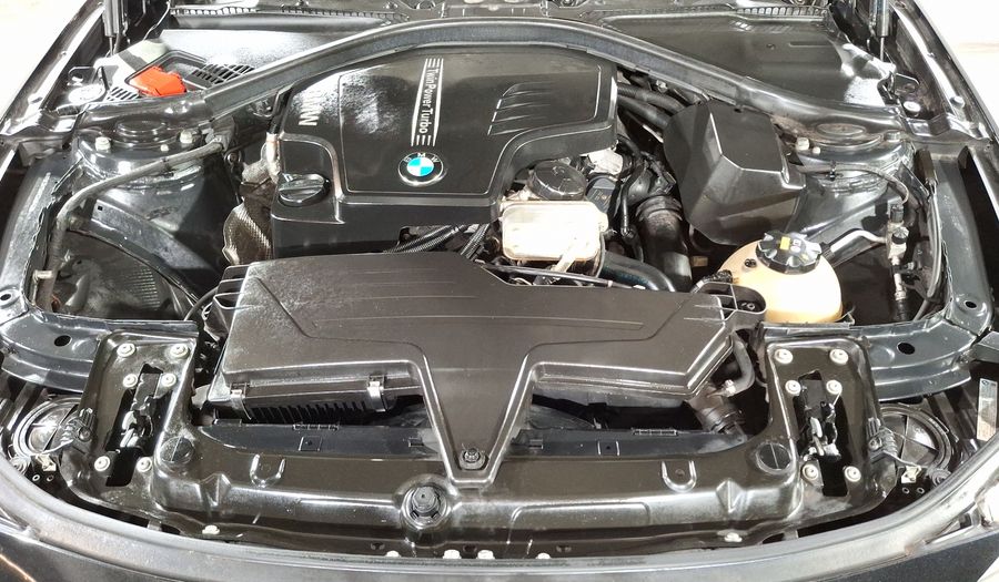Bmw Serie 3 2.0 320IA Sedan 2015