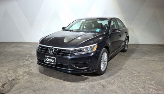 Volkswagen • Passat