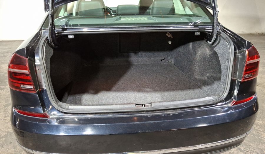 Volkswagen Passat 2.5 SPORTLINE Sedan 2017