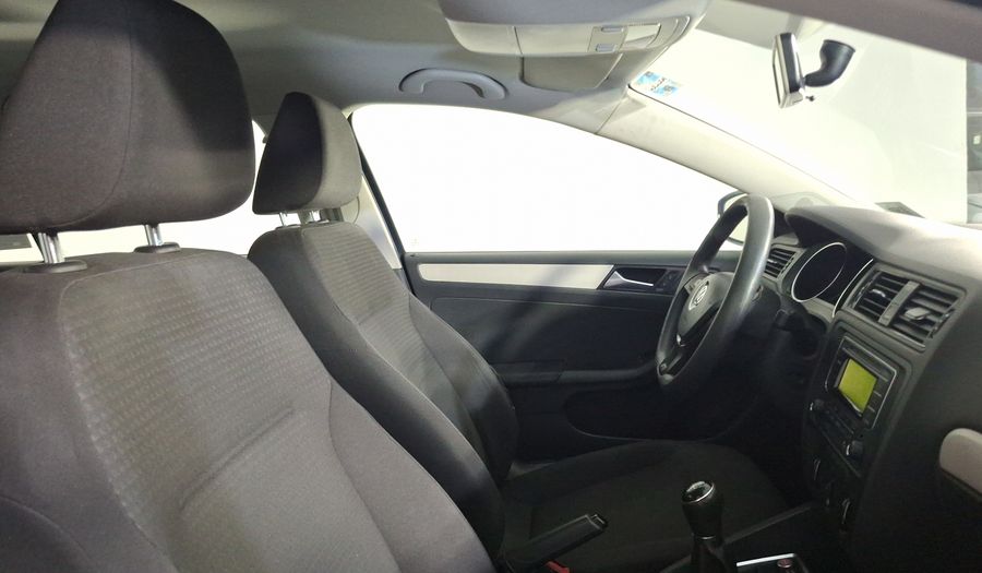 Volkswagen Jetta 2.5 TRENDLINE MT Sedan 2016
