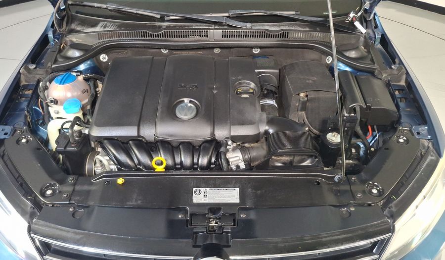 Volkswagen Jetta 2.5 TRENDLINE MT Sedan 2016