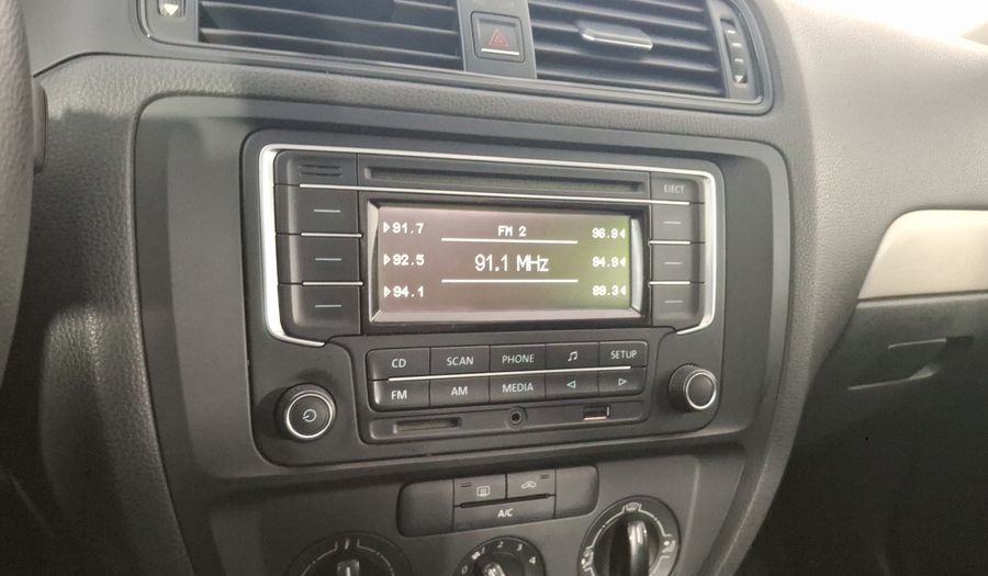 Volkswagen Jetta 2.5 TRENDLINE MT Sedan 2016