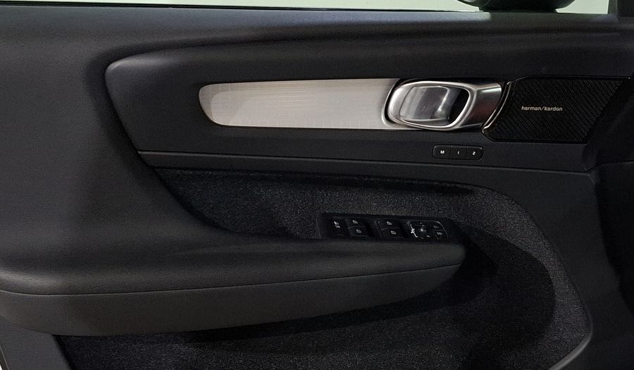 Volvo Xc40 2.0 T5 MOMENTUM AUTO 4WD Suv 2020