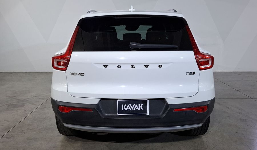 Volvo Xc40 2.0 T5 MOMENTUM AUTO 4WD Suv 2020