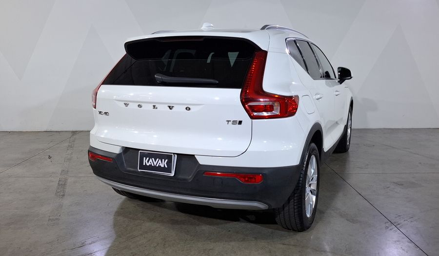 Volvo Xc40 2.0 T5 MOMENTUM AUTO 4WD Suv 2020