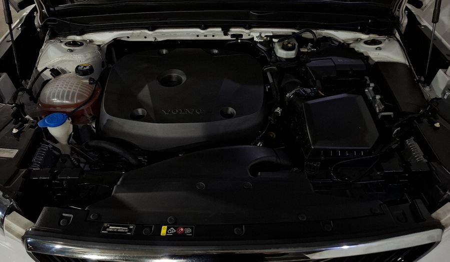 Volvo Xc40 2.0 T5 MOMENTUM AUTO 4WD Suv 2020