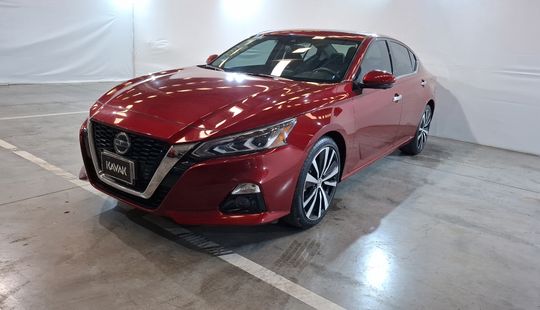 Nissan • Altima
