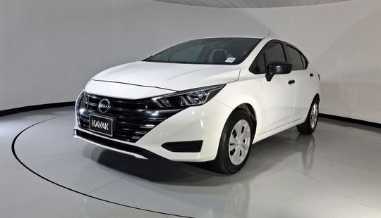 Nissan • Versa