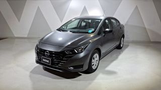 Nissan • Versa