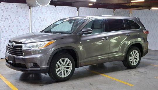 Toyota • Highlander