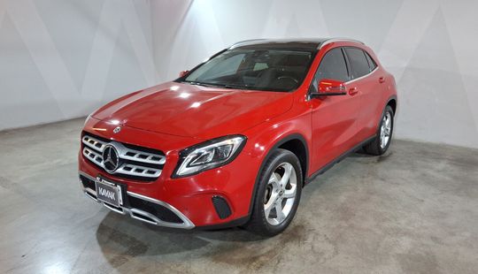 Mercedes Benz • Clase GLA