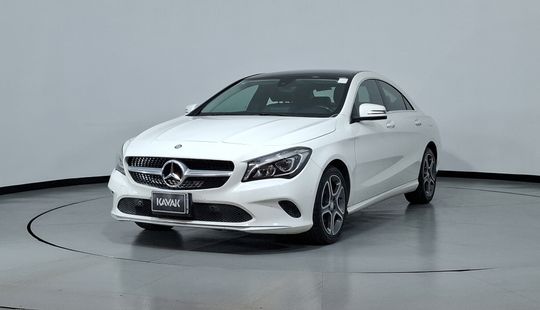 Mercedes Benz • Clase CLA