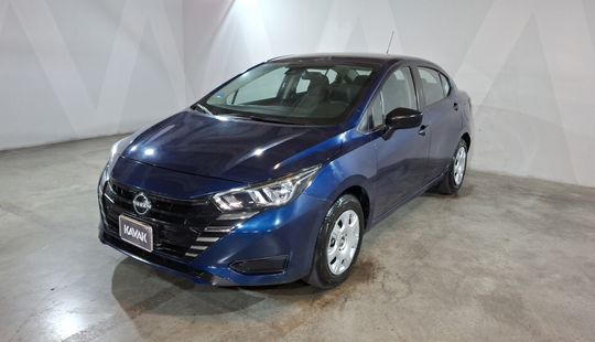 Nissan • Versa