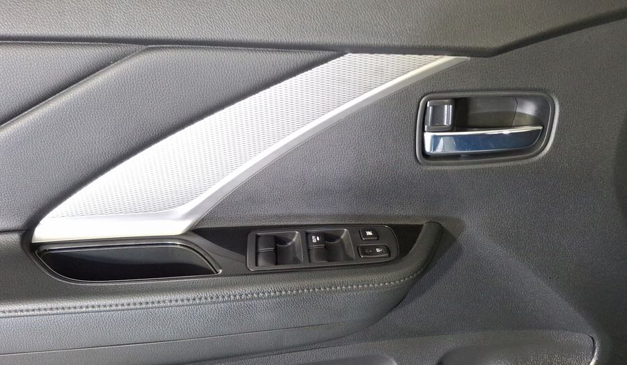 Mitsubishi Xpander 1.5 CROSS AUTO Minivan 2023