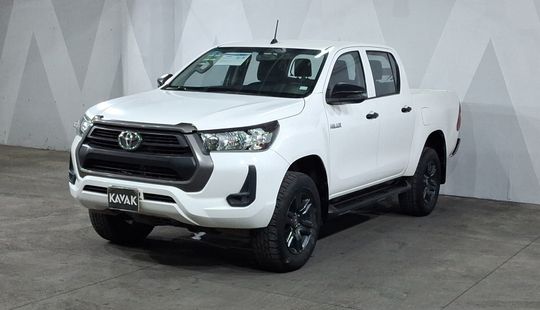 Toyota • Hilux