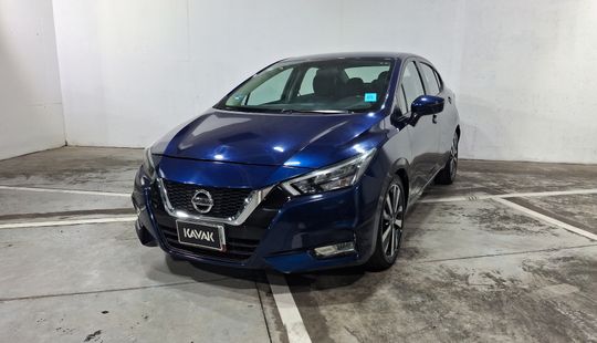 Nissan • Versa