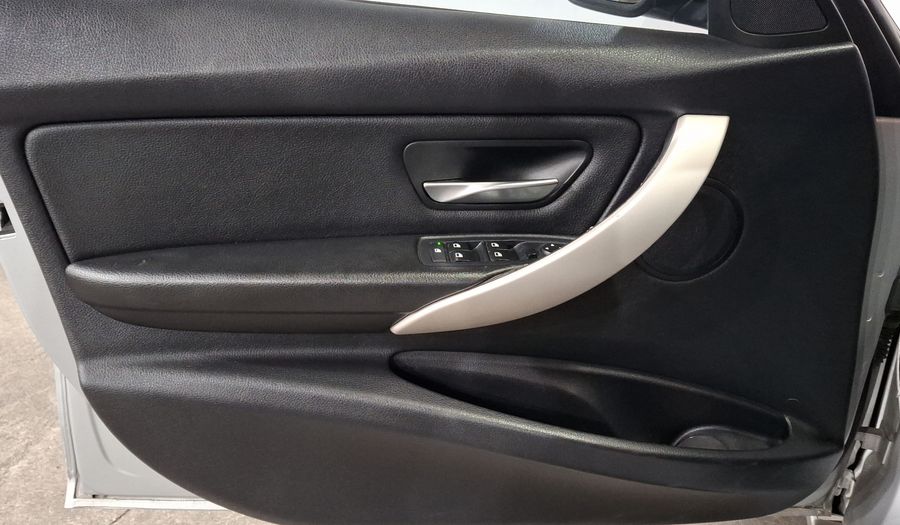 Bmw Serie 3 2.0 320IA Sedan 2014