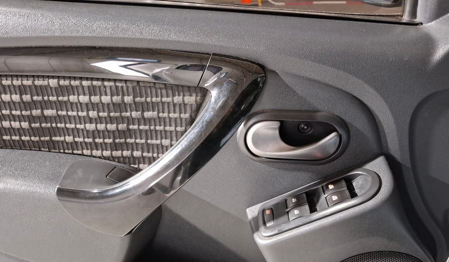 Renault Sandero 1.6 16V PRIVILEGE NAV Hatchback 2015